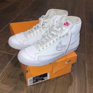 Nike Blazer Mid 77 kids 6.5 or women’s 8-8.5